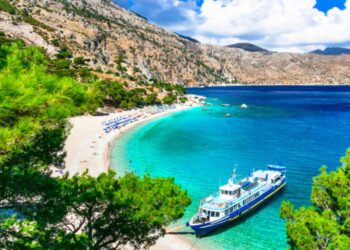 Srhljivke na grških otokih: Trije turisti umrli, še trije pogrešani