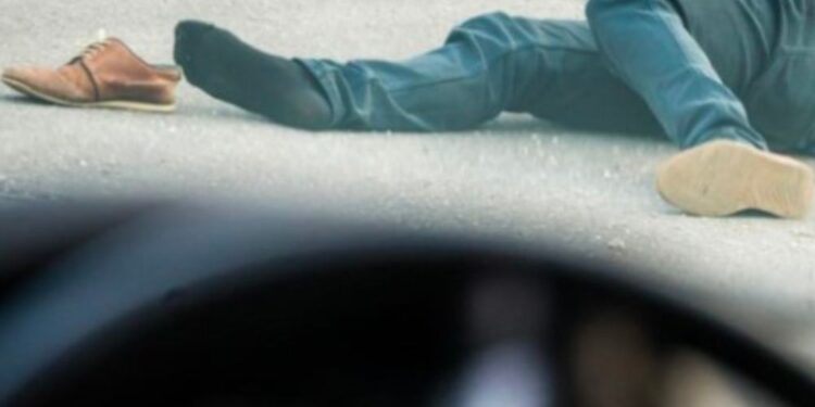 Na primorski avtocesti tovornjak do smrti zbil 32-letnega pešca