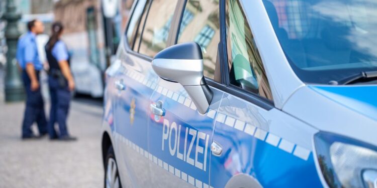 28-letnik ubil mamo, babico in dedka