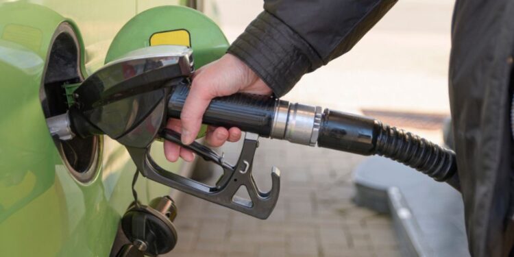 Dobra novica za voznike: Od torka najnižja cena bencina v zadnjih mesecih