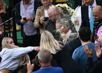 Nigel Farage je prejel drugi mlečni šejk