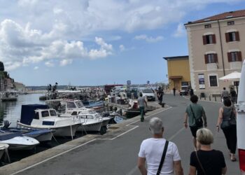 Iz morja v Piranu izvlekli truplo (FOTO)