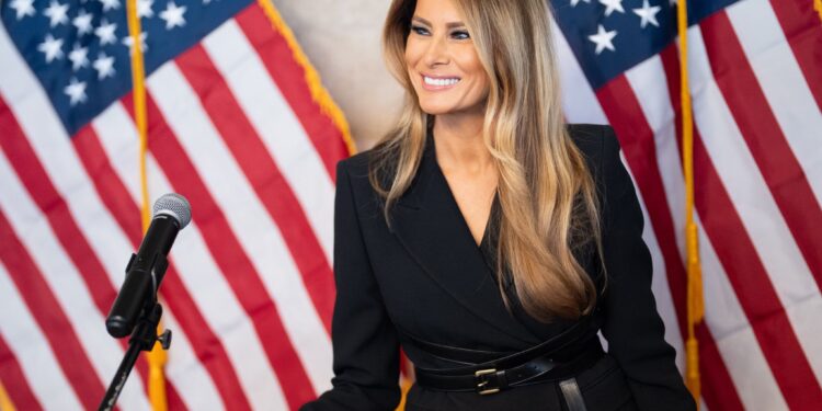 Mračna in bleščeča pot: Melania Trump razkriva vse