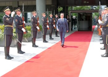 Šarec slovesno zapustil funkcijo ministra: Znano, kdo bo prevzel obrambni resor (FOTO)