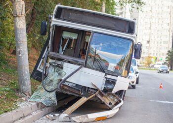 Huda nesreča na avtocesti: Terjala je najmanj 17 življenj