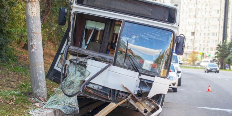 Huda nesreča na avtocesti: Terjala je najmanj 17 življenj