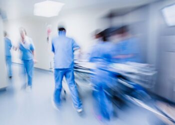 Vročinski valovi prinašajo težave: UKC Ljubljana beleži porast hospitalizacij