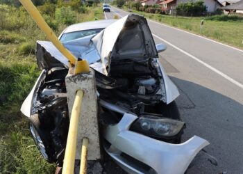 Pijan voznik zletel s ceste – kljub vsemu ostal nepoškodovan!(FOTO)