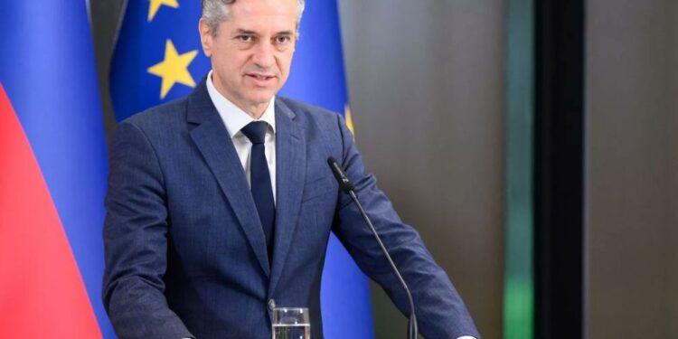 Golob zanika izbiro dveh kandidatov: Vesel je naša edina izbira