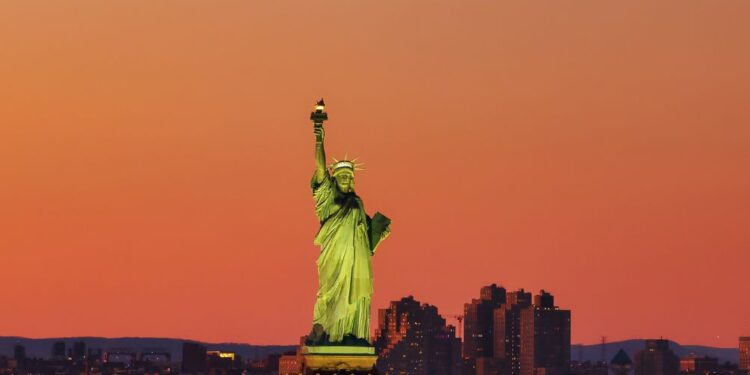 Meteor nad New Yorkom: Tresljaji in glasni zvoki pretresli mesto