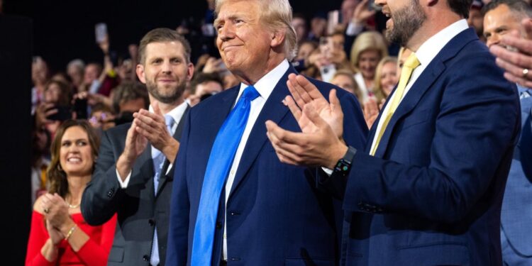 DeSantis in Cruz stopila v bran Trumpu: Ostri napadi na Bidnovo politiko