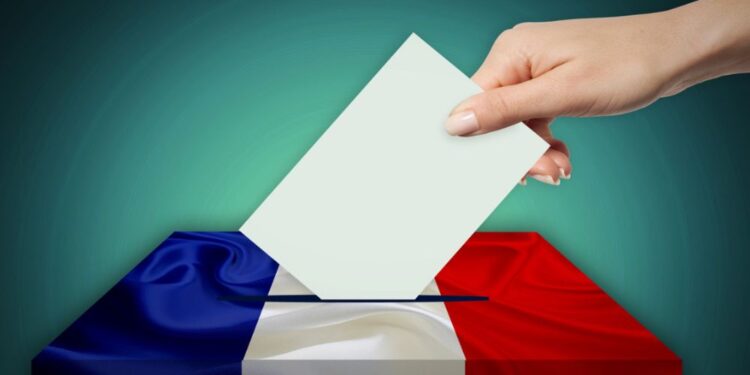 Francozi na volitvah: Varnost zagotavlja 30.000 policistov