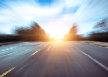 Romunski voznik ujet pri 175 km/h na avtocesti brez veljavnega vozniškega dovoljenja