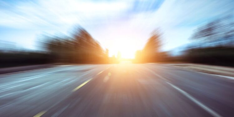 Romunski voznik ujet pri 175 km/h na avtocesti brez veljavnega vozniškega dovoljenja