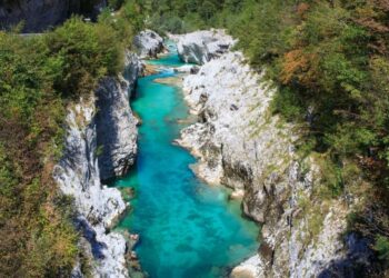 Danes sprva delno jasno, popoldne sončno z možnimi plohami