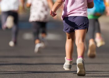 Otroka ušla iz vrtca v Mariboru: Starši ju našli kilometre stran