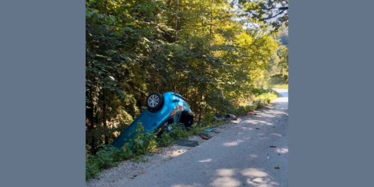 Prometna nesreča v Sevnici: 24-letnica izgubila nadzor in se prevrnila (FOTO)