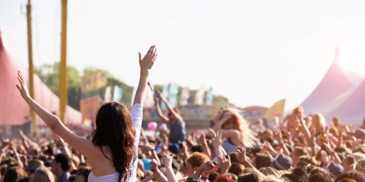 Umrl 20-letni Slovenec po festivalu Ultra: Sumijo na prevelik odmerek droge