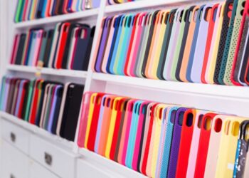 Drzna tatvina v Mariboru: Tatovi iz trgovine odnesli telefone v vrednosti 23.000 evrov