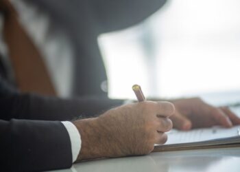 Italijanski direktor z lažnimi listinami ogoljufal ljubljansko družbo za 16.000 evrov