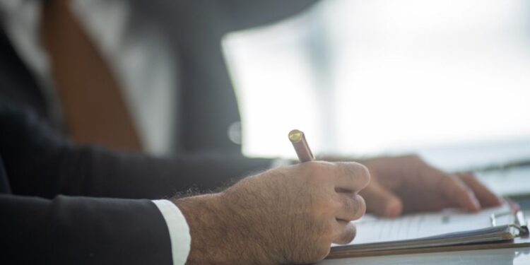 Italijanski direktor z lažnimi listinami ogoljufal ljubljansko družbo za 16.000 evrov