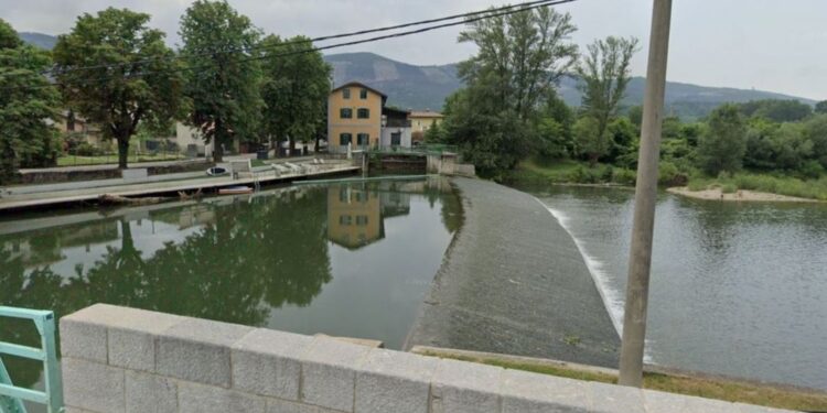 Nočni incident na jezu Vipave: Neznani storilec dvignil zapornico