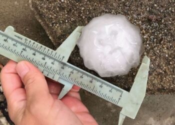 Debela toča prerešetala strehe v Slovenski Bistrici in Slovenskih Konjicah (FOTO)