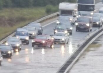 Istra v primežu neviht: Nalivi in toča povzročili kaos na cestah (VIDEO)