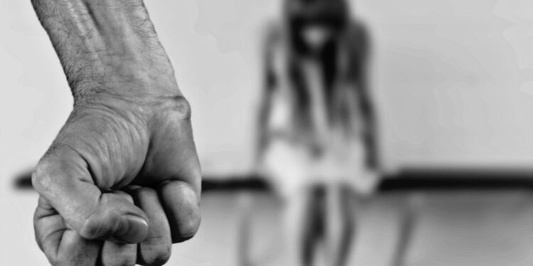 Nemčija: Migrant po aretiraciji zaradi posilstva 11-letnice izpuščen po 12 dneh, posilil drugo 13-letnico