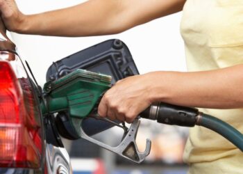 Regulirane cene goriv zrasle: Bencin in dizel dražja za več centov