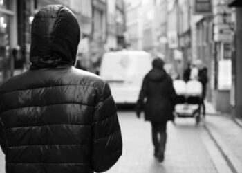 Nasilen rop v Ljubljani: Trije napadalci pretepli moškega