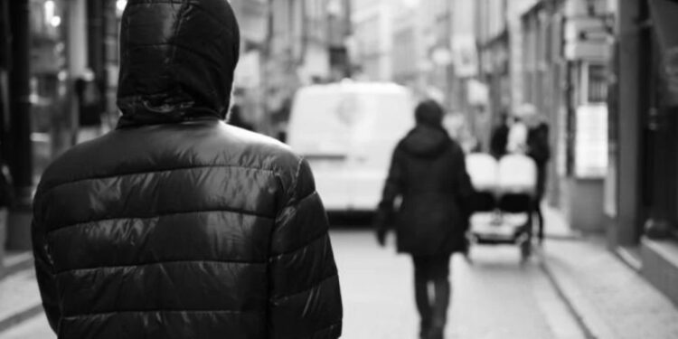 Nasilen rop v Ljubljani: Trije napadalci pretepli moškega