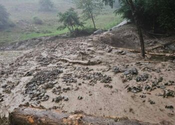 Močni nalivi in veter povzročili poplave in škodo po Sloveniji (FOTO, VIDEO)