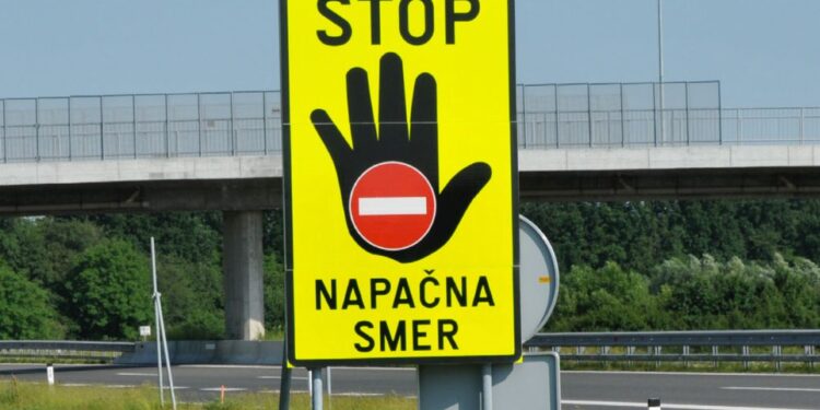 Napačna smer