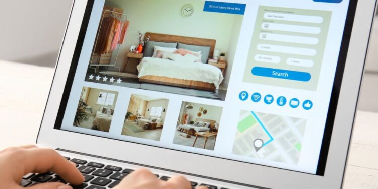 Pozor! Povečano število spletnih goljufij pri rezervacijah počitnic