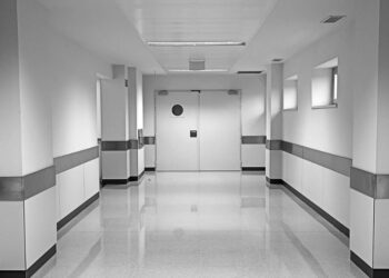 Tragedija po rutinski operaciji: Sedemletnik umrl teden dni po odstranitvi mandljev v hrvaški bolnišnici