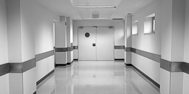 Tragedija po rutinski operaciji: Sedemletnik umrl teden dni po odstranitvi mandljev v hrvaški bolnišnici