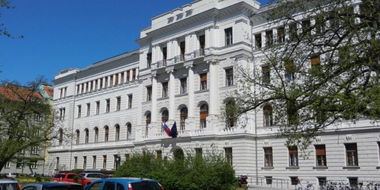 Sodne počitnice: Sodišča bodo obravnavala le nujne zadeve