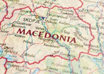 Slovenski helikopterji evakuirali civiliste in gasilce v Severni Makedoniji (VIDEO)