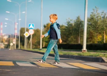 Otrok pešačil po avtocesti