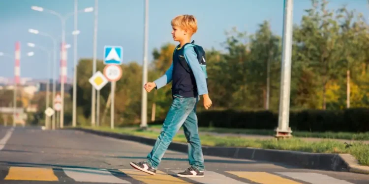 Otrok pešačil po avtocesti