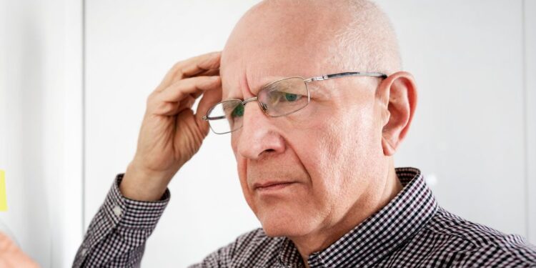 90-letnik zvečer ostal zaklenjen v cerkvi, pooč poiskal z zvonovi