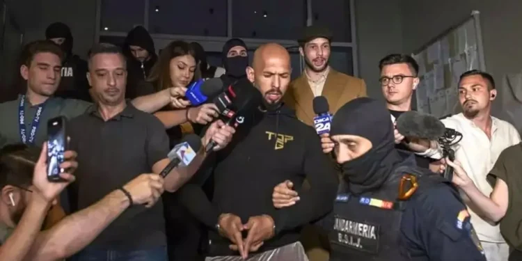 Andrew Tate ponovno za zapahi po policijski raciji v Romuniji