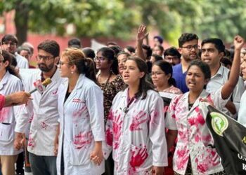 Državna stavka zaradi brutalnega umora zdravnice v Indiji