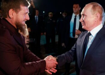 Kadirov in Putin: Staro zavezništvo v novem kontekstu ukrajinskega konflikta (VIDEO)