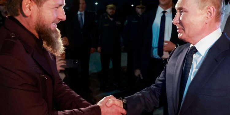 Kadirov in Putin: Staro zavezništvo v novem kontekstu ukrajinskega konflikta (VIDEO)