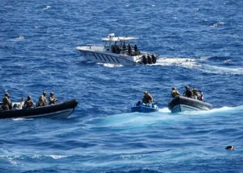 Operacija na odprtem morju: Britanska vojska prestregla velik tovor drog