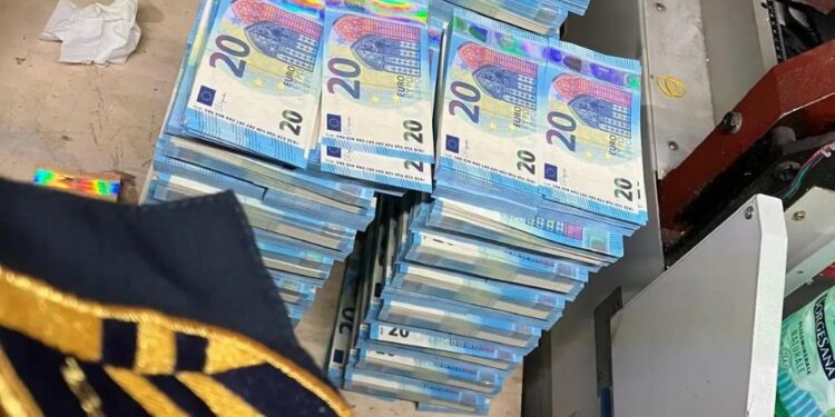 Ponarejevalec iz Italije tiskal bankovce, ki so krožili po celi Evropi