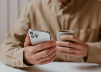 Odkrita nenavadna napaka na iPhonih: Znakovna kombinacija, ki sesuje napravo