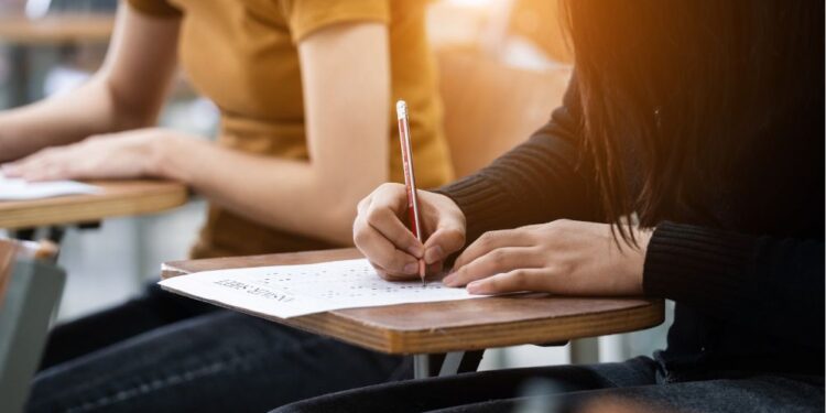 Splošna in poklicna matura: Dijaki in odrasli pred novimi izzivi